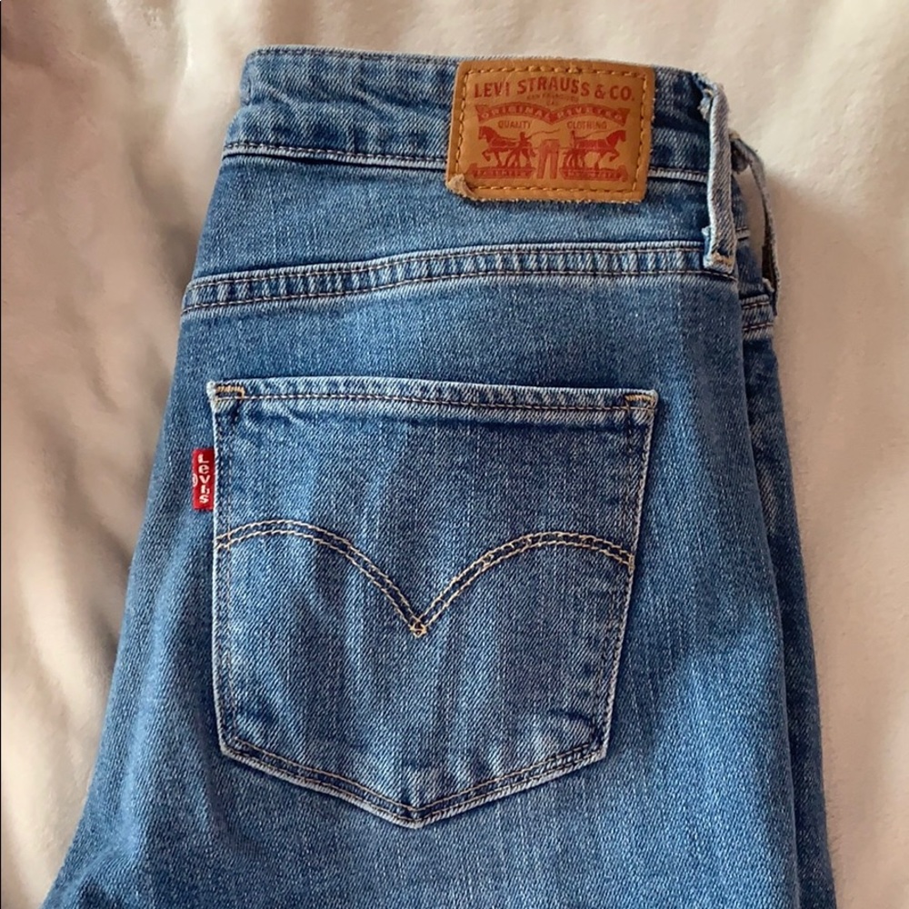 Levi’s 721 high rise skinny jeans. Size 28